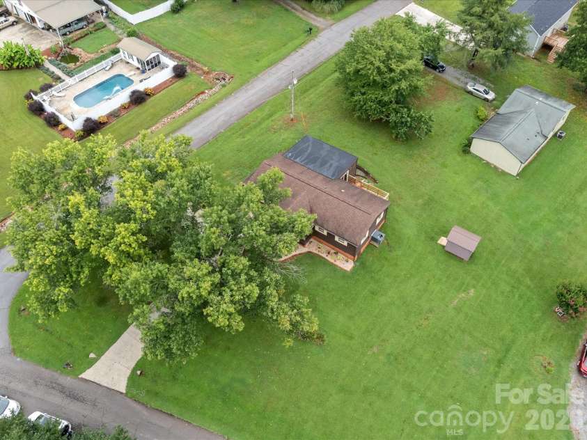 3510 Flint Drive, Statesville, NC 28677.  MLS# CAR4370071, YatesRealty ID 28156. 