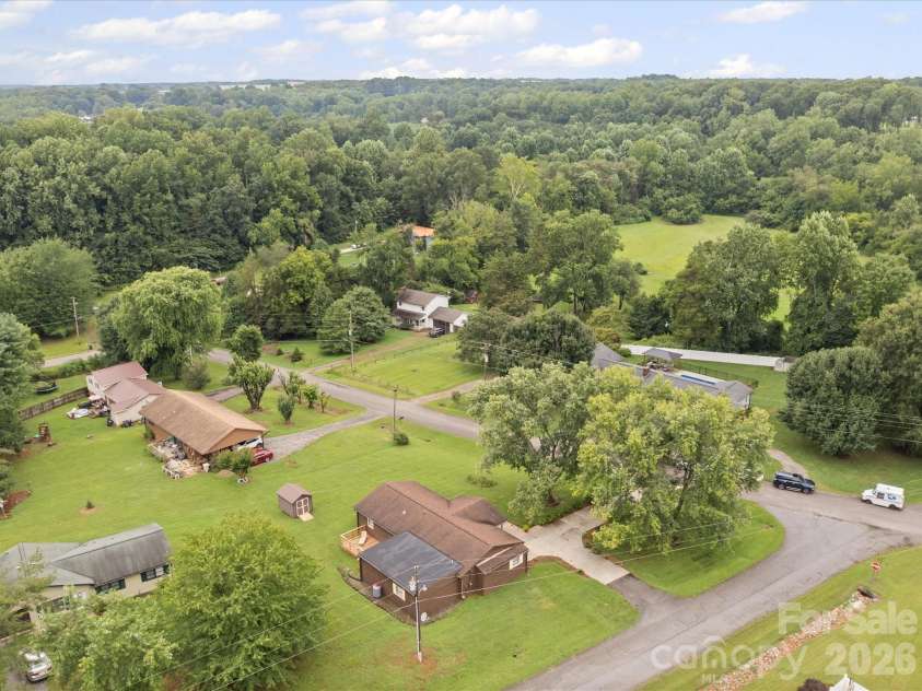 3510 Flint Drive, Statesville, NC 28677.  MLS# CAR4370071, YatesRealty ID 28156. 