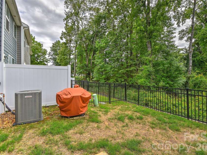 1010 Moffatt Lane, Matthews, NC 28105.  MLS# CAR4387206, YatesRealty ID 28157. 