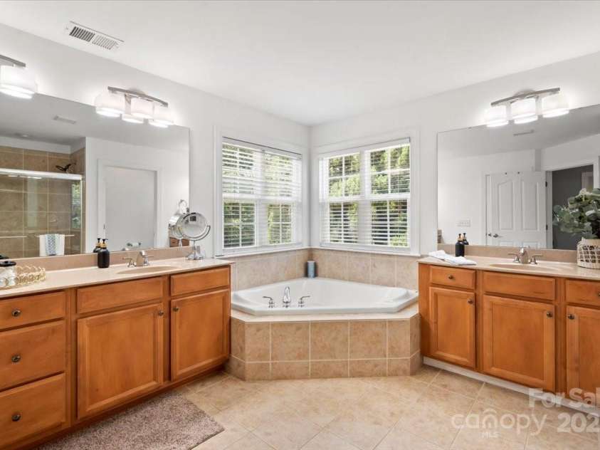 110 Isle Run Drive, Mooresville, NC 28117.  MLS# CAR4269244, YatesRealty ID 28158. Dual Vanities w/ Garden Soaker Tub