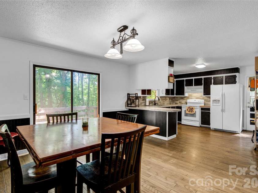 7065 Fieldcrest Lane, Denver, NC 28037.  MLS# CAR4365265, YatesRealty ID 28159. Kitchen,  Eat-in area with slider 