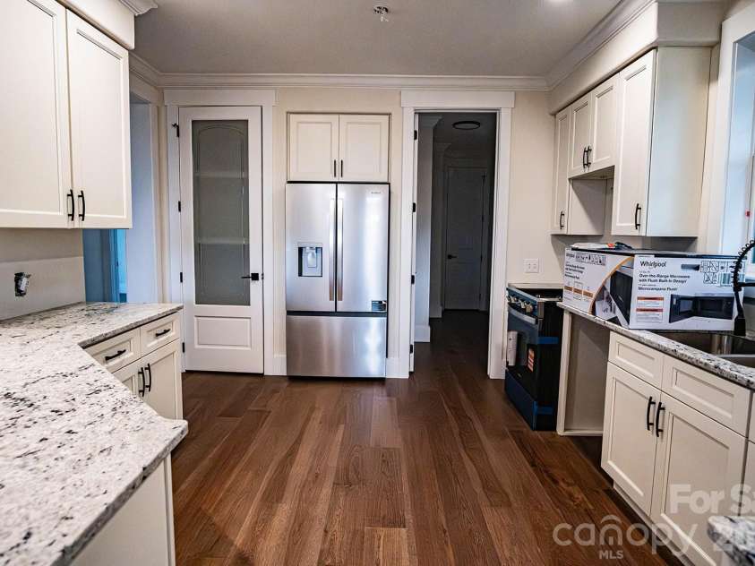 10 McMurray Lane, Black Mountain, NC 28711.  MLS# CAR4333892, YatesRealty ID 2816. Kitchen