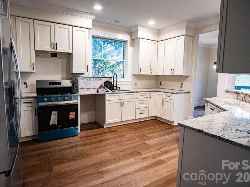 10 McMurray Lane, Black Mountain, NC 28711.  MLS# CAR4333892, YatesRealty ID 2816. Kitchen