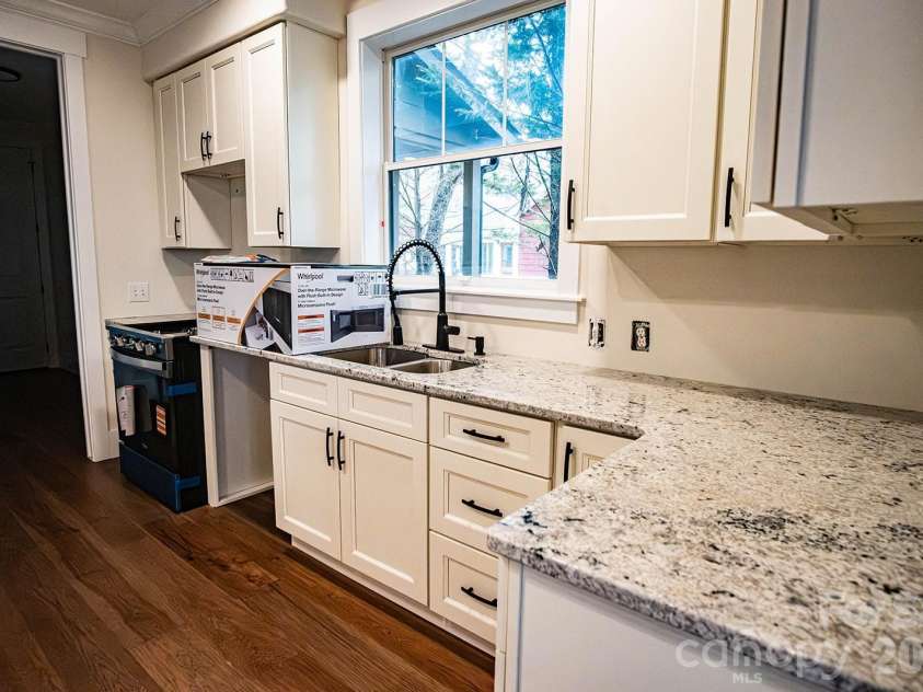 10 McMurray Lane, Black Mountain, NC 28711.  MLS# CAR4333892, YatesRealty ID 2816. Kitchen-Backslpash to be added