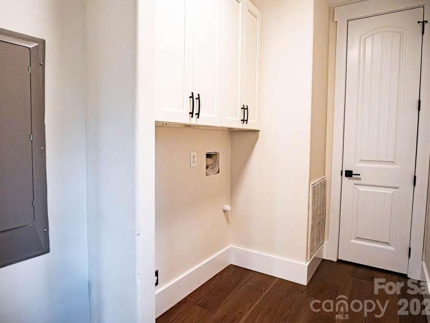 10 McMurray Lane, Black Mountain, NC 28711.  MLS# CAR4333892, YatesRealty ID 2816. Laundry