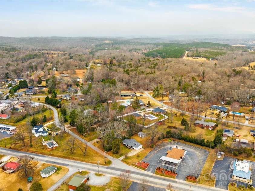131 Thrift Circle, Landrum, SC 29356.  MLS# CAR4222865, YatesRealty ID 2816. 