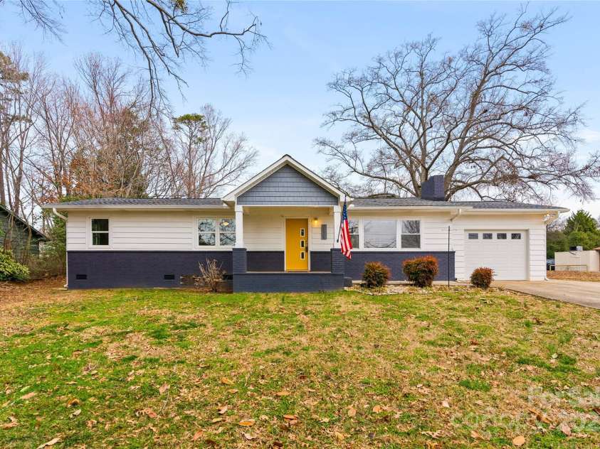 131 Thrift Circle, Landrum, SC 29356.  MLS# CAR4222865, YatesRealty ID 2816. 