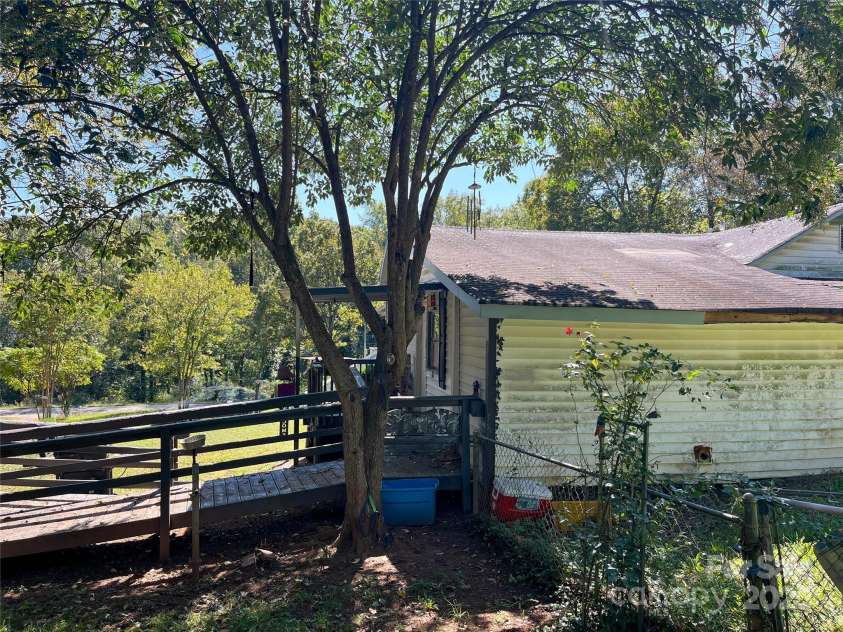 608 Crowders Creek Road, Gastonia, NC 28052.  MLS# CAR4309911, YatesRealty ID 2816. 