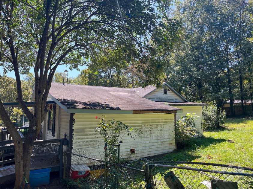 608 Crowders Creek Road, Gastonia, NC 28052.  MLS# CAR4309911, YatesRealty ID 2816. 