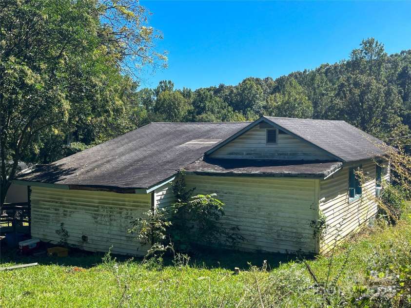 608 Crowders Creek Road, Gastonia, NC 28052.  MLS# CAR4309911, YatesRealty ID 2816. 