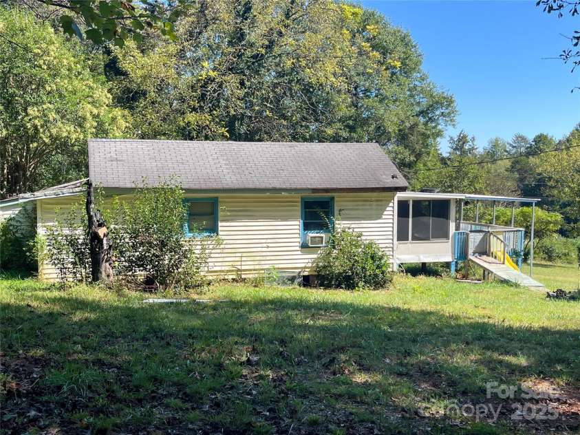 608 Crowders Creek Road, Gastonia, NC 28052.  MLS# CAR4309911, YatesRealty ID 2816. 