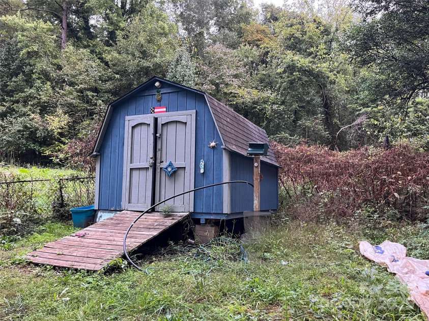 608 Crowders Creek Road, Gastonia, NC 28052.  MLS# CAR4309911, YatesRealty ID 2816. 