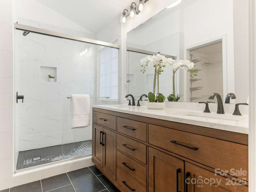 2021 Sablewood Drive, Charlotte, NC 28205.  MLS# CAR4279995, YatesRealty ID 28161. 