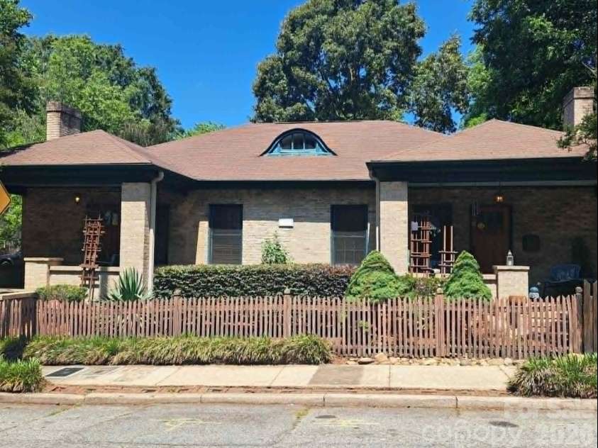 204 Shaver Street, Salisbury, NC 28144.  MLS# CAR4384976, YatesRealty ID 28162. 