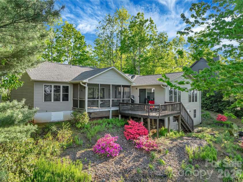 405 Glen Echo Circle, Saluda, NC 28773.  MLS# CAR4354102, YatesRealty ID 28163. 