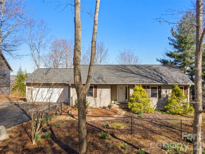 405 Glen Echo Circle, Saluda, NC 28773.  MLS# CAR4354102, YatesRealty ID 28163. 