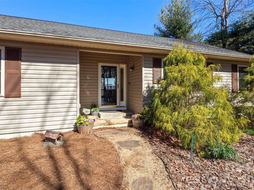 405 Glen Echo Circle, Saluda, NC 28773.  MLS# CAR4354102, YatesRealty ID 28163. 