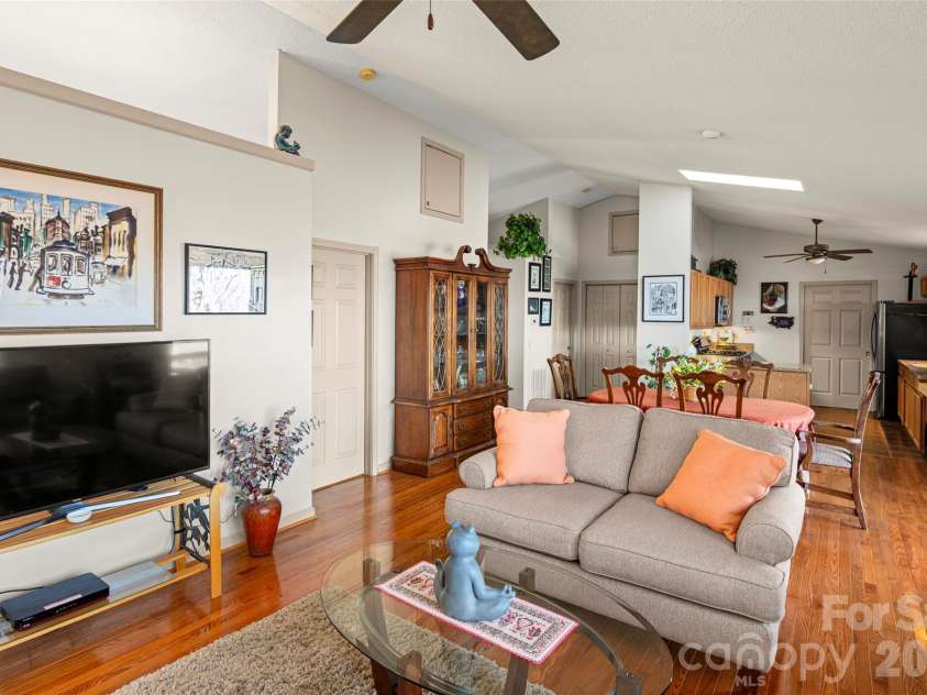 405 Glen Echo Circle, Saluda, NC 28773.  MLS# CAR4354102, YatesRealty ID 28163. 