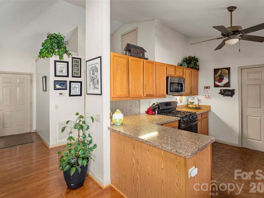405 Glen Echo Circle, Saluda, NC 28773.  MLS# CAR4354102, YatesRealty ID 28163. 