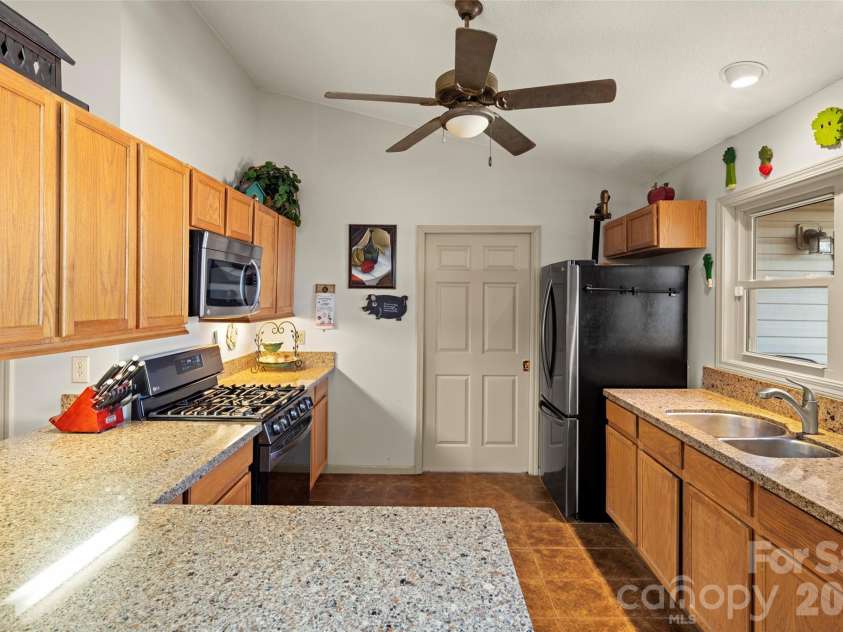 405 Glen Echo Circle, Saluda, NC 28773.  MLS# CAR4354102, YatesRealty ID 28163. 
