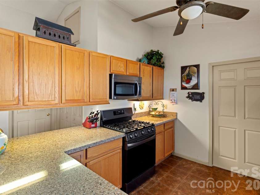 405 Glen Echo Circle, Saluda, NC 28773.  MLS# CAR4354102, YatesRealty ID 28163. 