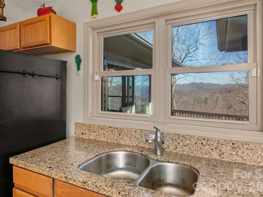 405 Glen Echo Circle, Saluda, NC 28773.  MLS# CAR4354102, YatesRealty ID 28163. 
