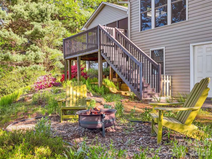 405 Glen Echo Circle, Saluda, NC 28773.  MLS# CAR4354102, YatesRealty ID 28163. 