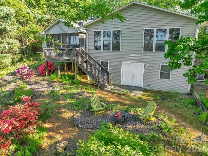 405 Glen Echo Circle, Saluda, NC 28773.  MLS# CAR4354102, YatesRealty ID 28163. 