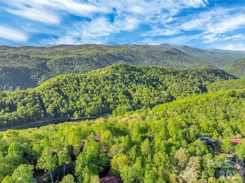 405 Glen Echo Circle, Saluda, NC 28773.  MLS# CAR4354102, YatesRealty ID 28163. 