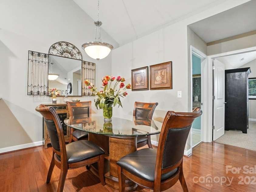 4706 Polo Gate Boulevard, Charlotte, NC 28216.  MLS# CAR4282029, YatesRealty ID 28163. Dining Area