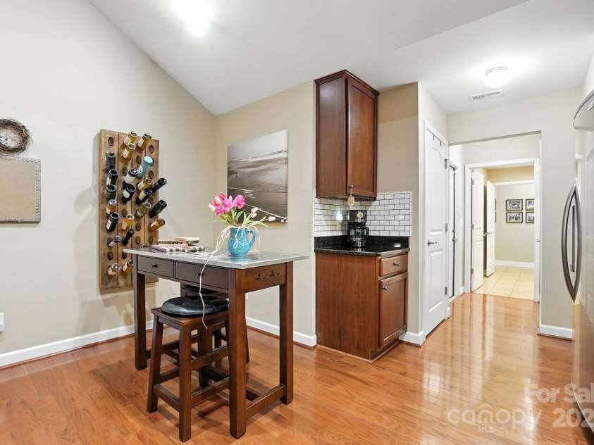 4706 Polo Gate Boulevard, Charlotte, NC 28216.  MLS# CAR4282029, YatesRealty ID 28163. Eat in Kitchen Area