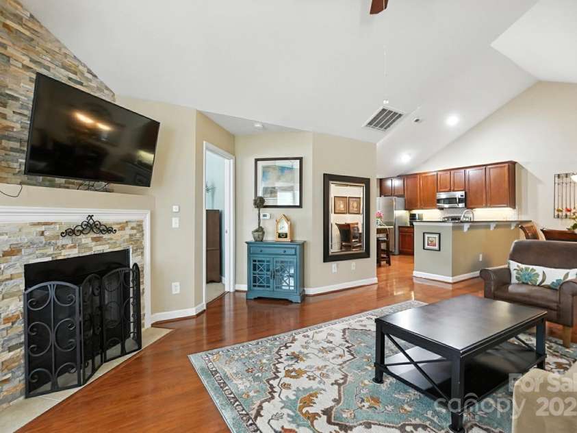 4706 Polo Gate Boulevard, Charlotte, NC 28216.  MLS# CAR4282029, YatesRealty ID 28163. Great Room