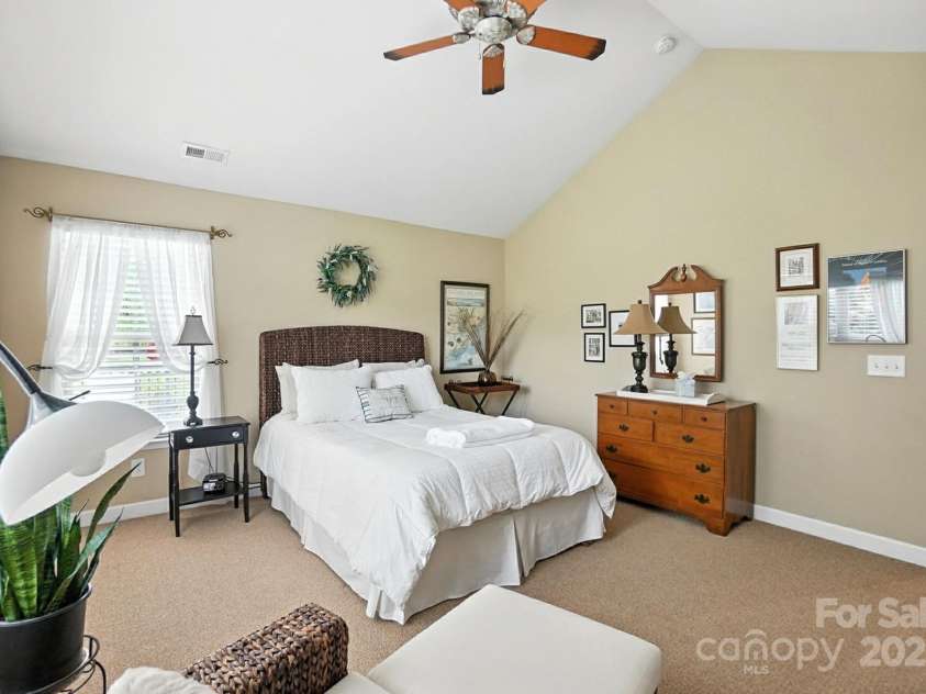 4706 Polo Gate Boulevard, Charlotte, NC 28216.  MLS# CAR4282029, YatesRealty ID 28163. Primary Bedroom