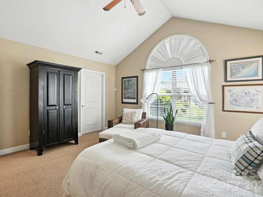 4706 Polo Gate Boulevard, Charlotte, NC 28216.  MLS# CAR4282029, YatesRealty ID 28163. Primary Bedroom