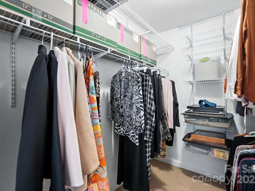 4706 Polo Gate Boulevard, Charlotte, NC 28216.  MLS# CAR4282029, YatesRealty ID 28163. Primary Walk in Closet