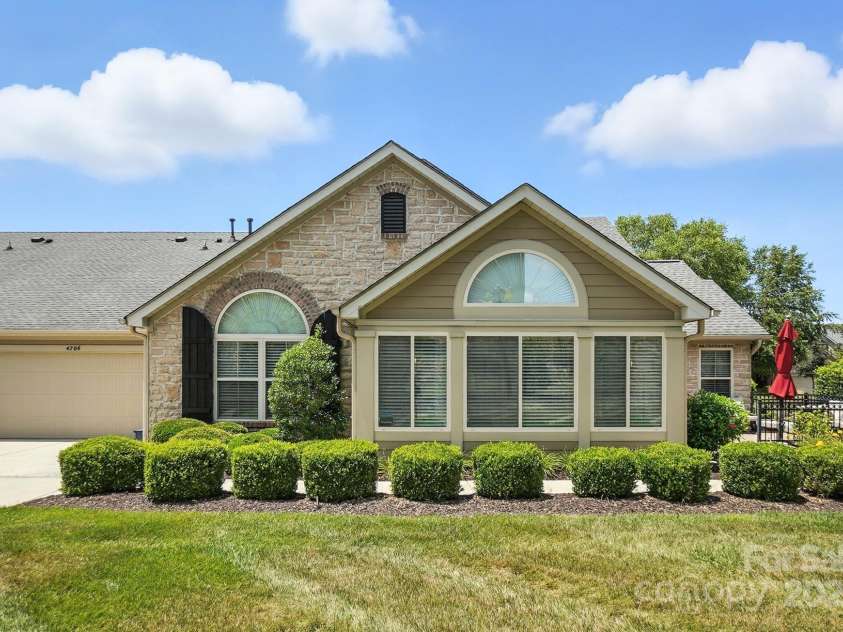 4706 Polo Gate Boulevard, Charlotte, NC 28216.  MLS# CAR4282029, YatesRealty ID 28163. Welcome to 4706 Polo Gate Blvd!
