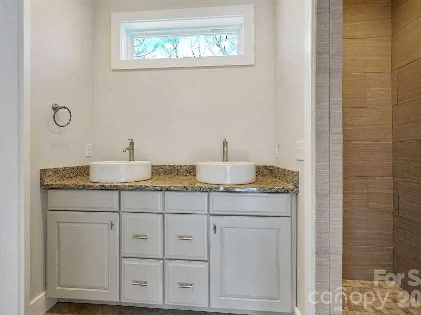 22 Ben Lippen Road, Asheville, NC 28806.  MLS# CAR4360526, YatesRealty ID 28164. 