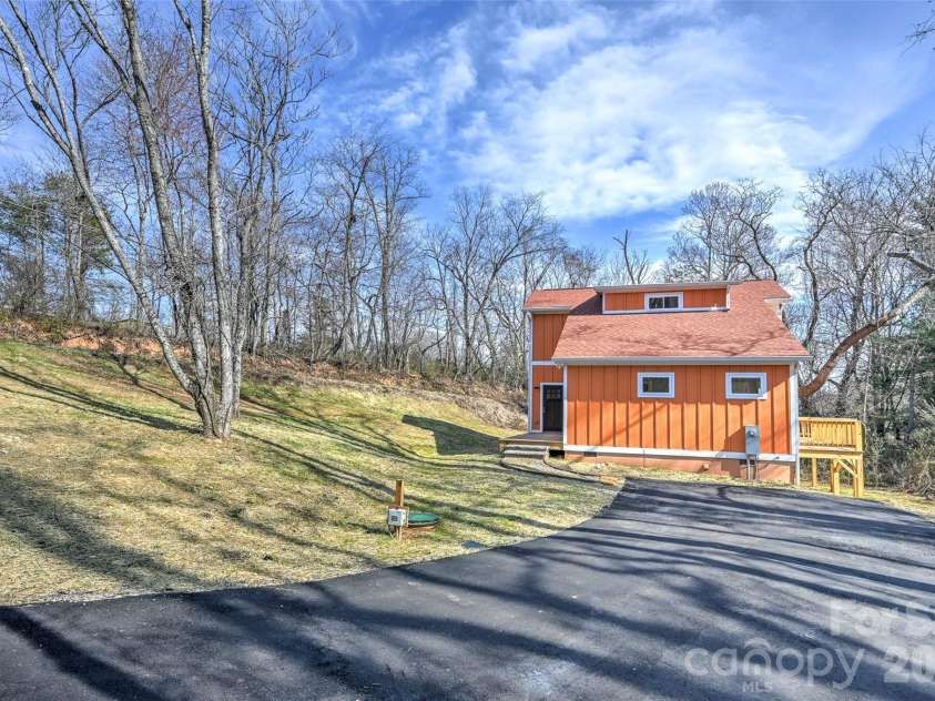 22 Ben Lippen Road, Asheville, NC 28806.  MLS# CAR4360526, YatesRealty ID 28164. 