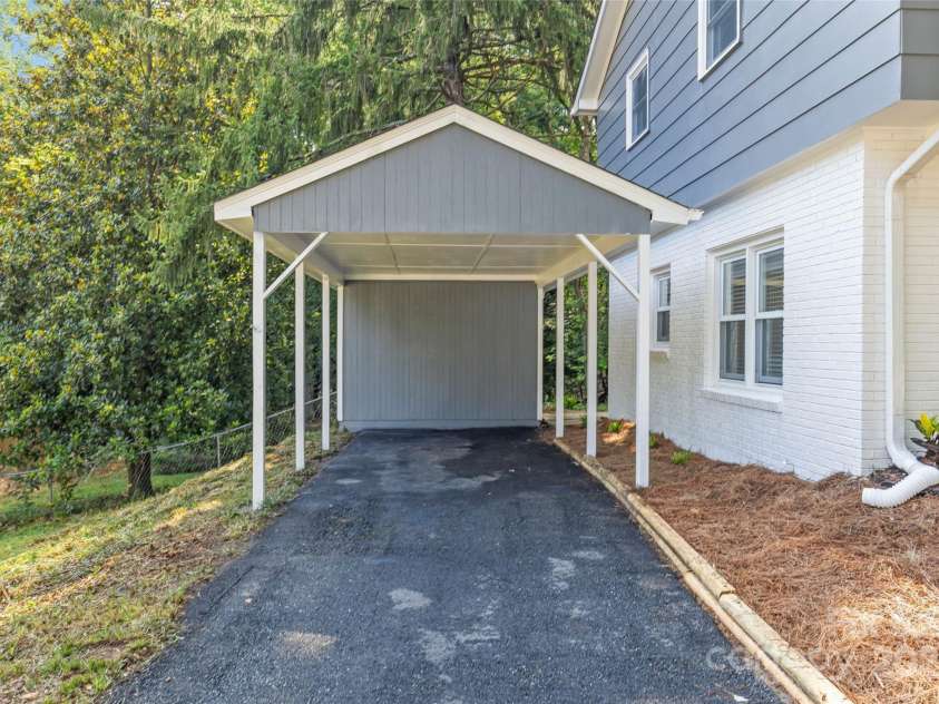 7315 Thorncliff Drive, Charlotte, NC 28210.  MLS# CAR4281507, YatesRealty ID 28164. 
