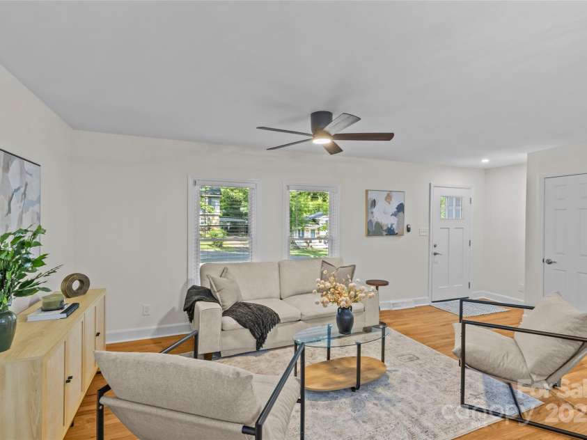 7315 Thorncliff Drive, Charlotte, NC 28210.  MLS# CAR4281507, YatesRealty ID 28164. 