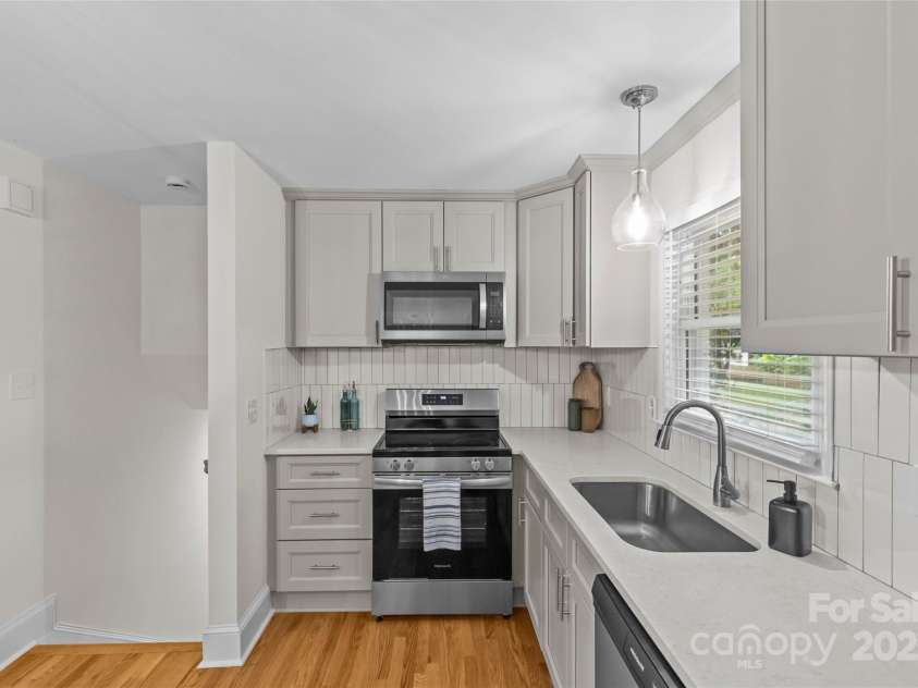 7315 Thorncliff Drive, Charlotte, NC 28210.  MLS# CAR4281507, YatesRealty ID 28164. 