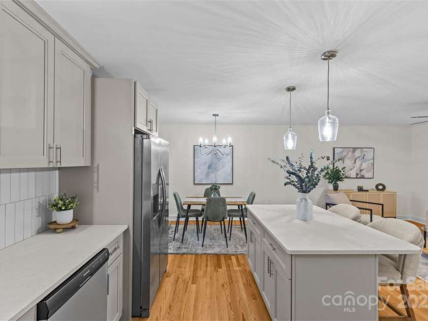 7315 Thorncliff Drive, Charlotte, NC 28210.  MLS# CAR4281507, YatesRealty ID 28164. 
