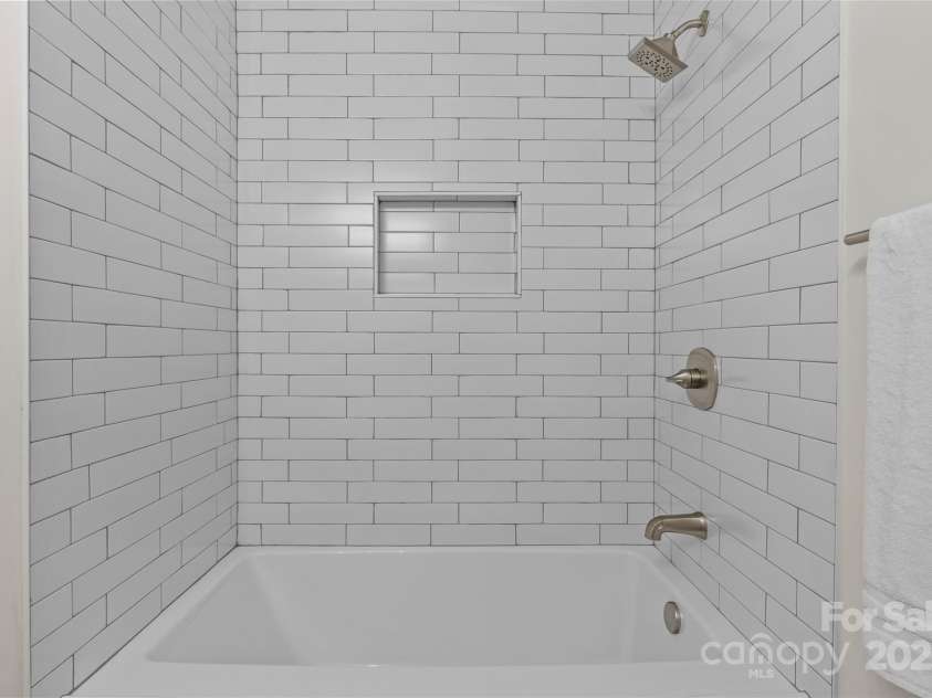 7315 Thorncliff Drive, Charlotte, NC 28210.  MLS# CAR4281507, YatesRealty ID 28164. 