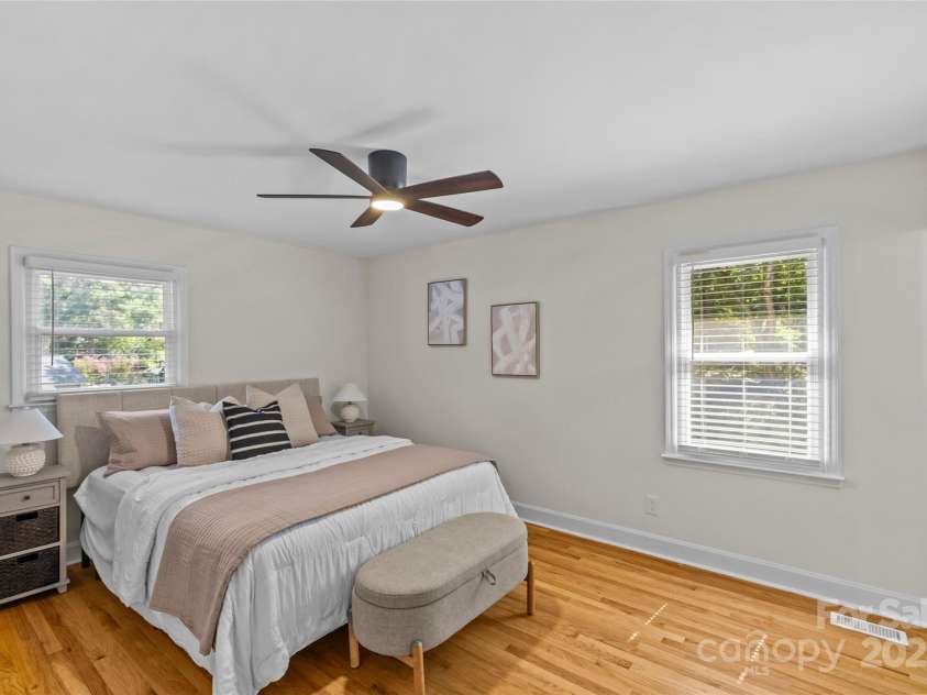 7315 Thorncliff Drive, Charlotte, NC 28210.  MLS# CAR4281507, YatesRealty ID 28164. 