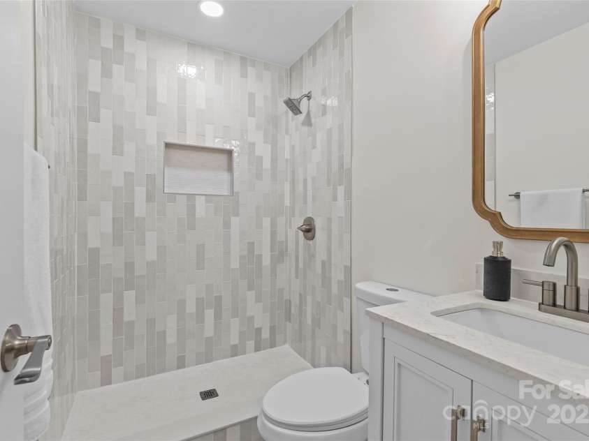 7315 Thorncliff Drive, Charlotte, NC 28210.  MLS# CAR4281507, YatesRealty ID 28164. 