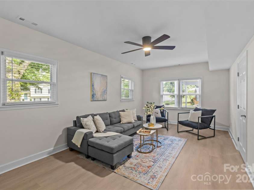 7315 Thorncliff Drive, Charlotte, NC 28210.  MLS# CAR4281507, YatesRealty ID 28164. 