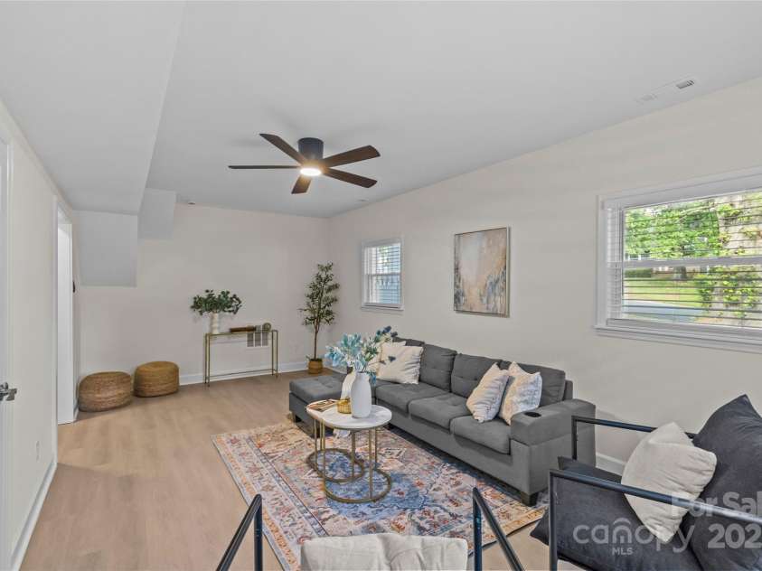 7315 Thorncliff Drive, Charlotte, NC 28210.  MLS# CAR4281507, YatesRealty ID 28164. 