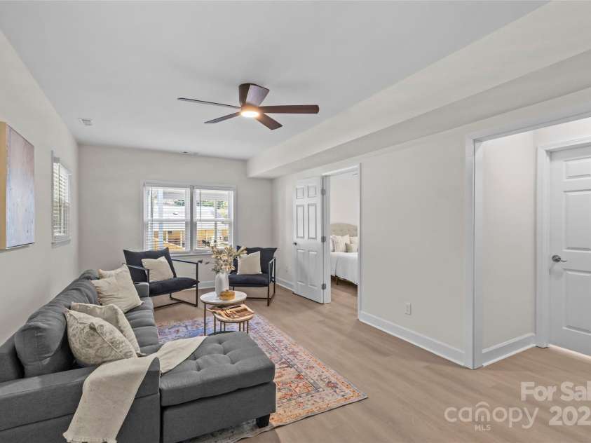 7315 Thorncliff Drive, Charlotte, NC 28210.  MLS# CAR4281507, YatesRealty ID 28164. 