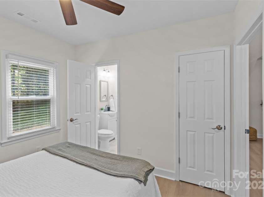 7315 Thorncliff Drive, Charlotte, NC 28210.  MLS# CAR4281507, YatesRealty ID 28164. 