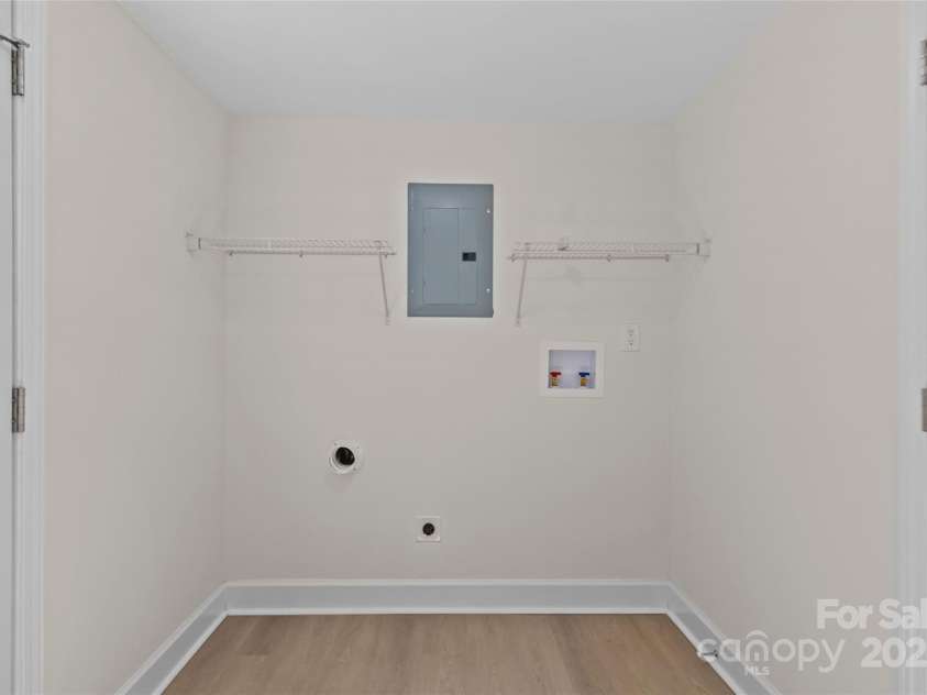 7315 Thorncliff Drive, Charlotte, NC 28210.  MLS# CAR4281507, YatesRealty ID 28164. 